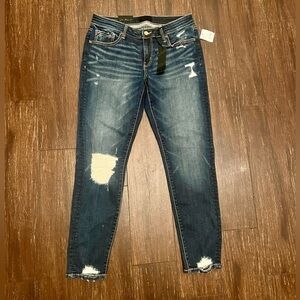 FINAL PRICE - NWT Buckle mid rise jeans🌺